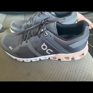 In cloud flow shoes  womens 7.5